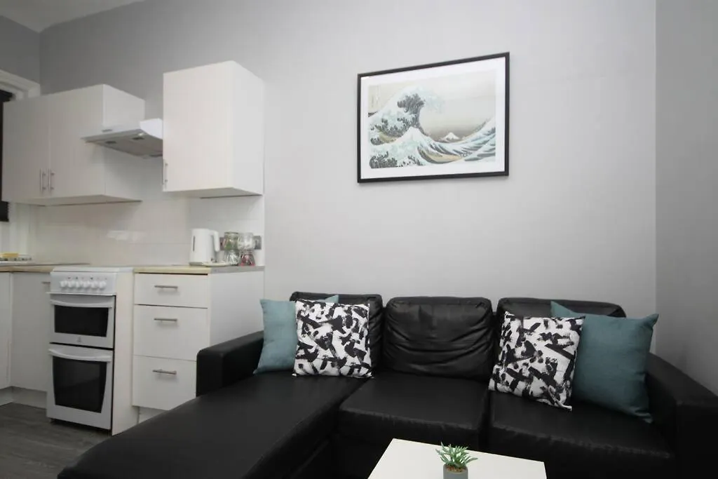 Barton Beachside - Penthouse Twobedroom Apartment, Double & Twins - Central Beach & Promenade Location - Over 21'S, Family Friendly Only, Id Required, Stairs Access, Free Parking Blackpool United Kingdom