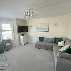 Exquisite Apartment, Stone Throw From The Apartment Bournemouth