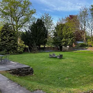 No.2 Beechcroft / Park-side / Ping Pong & Garden Apartment
