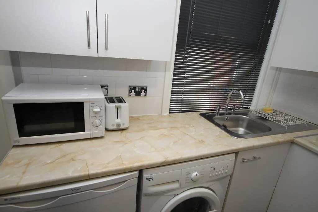 Apartman Barton Beachside - Penthouse Twobedroom Apartment, Double & Twins - Central Beach & Promenade Location - Over 21'S, Family Friendly Only, Id Required, Stairs Access, Free Parking Blackpool