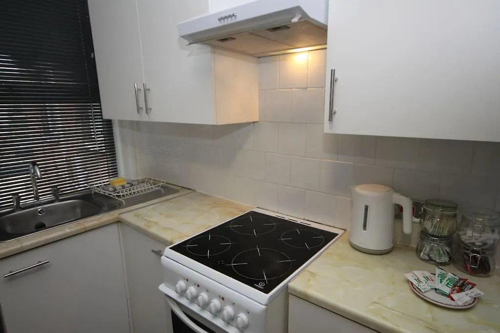 Barton Beachside - Penthouse Twobedroom Apartment, Double & Twins - Central Beach & Promenade Location - Over 21'S, Family Friendly Only, Id Required, Stairs Access, Free Parking Blackpool Apartman