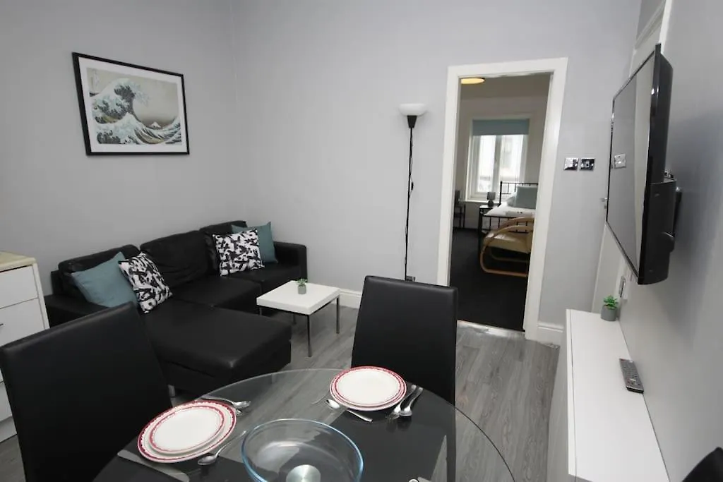Apartman Barton Beachside - Penthouse Twobedroom Apartment, Double & Twins - Central Beach & Promenade Location - Over 21'S, Family Friendly Only, Id Required, Stairs Access, Free Parking Blackpool
