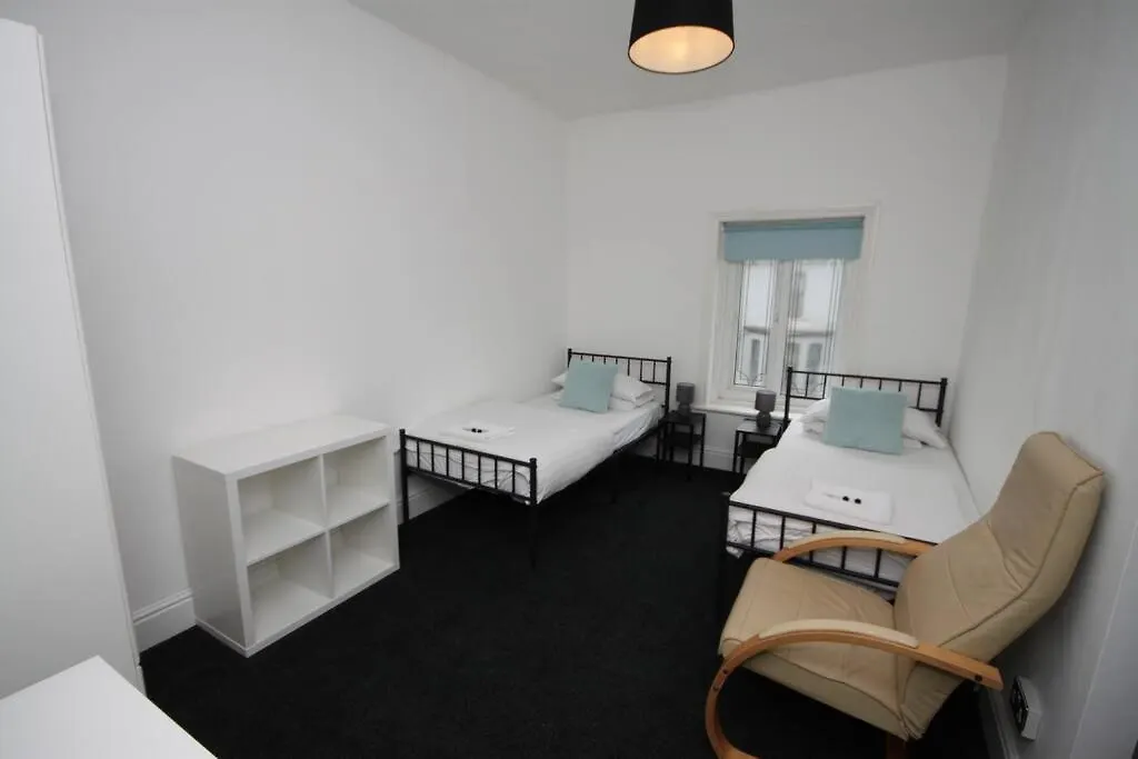 Apartman Barton Beachside - Penthouse Twobedroom Apartment, Double & Twins - Central Beach & Promenade Location - Over 21'S, Family Friendly Only, Id Required, Stairs Access, Free Parking Blackpool
